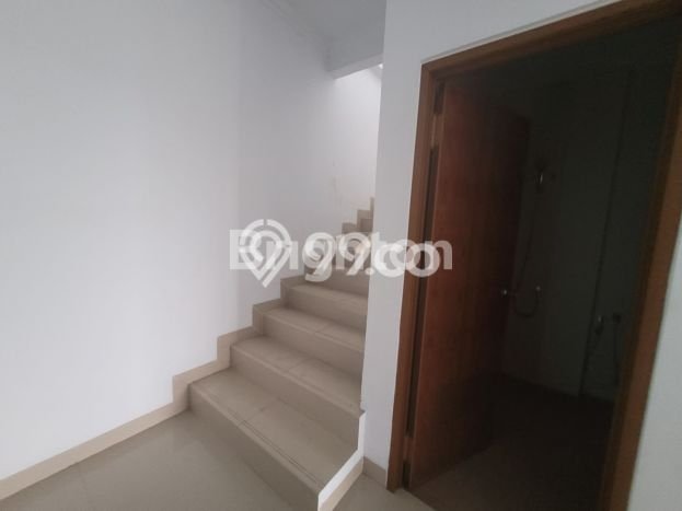 POTENSI BESAR! Ruko di , Luas 300m2m², Area Komersial POTENSI BESAR! Ruko di , Luas 300m2m², Area Komersial