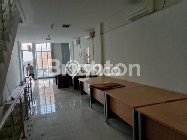 Lokasi Strategis! Dijual Ruko Bisnis di Semarang Barat, Semarang Kondisi Bagus Lokasi Strategis! Dijual Ruko Bisnis di Semarang Barat, Semarang Kondisi Bagus