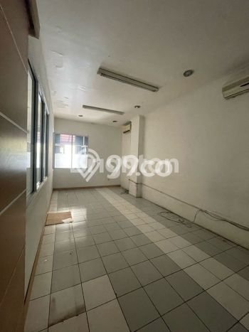 Ruko Siap Pakai Kawasan Pondok Indah, Luas 400m², Area Komersial Ruko Siap Pakai Kawasan Pondok Indah, Luas 400m², Area Komersial