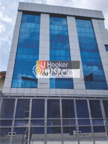 AREA KOMERSIAL! Ruko Disewakan di Jelambar, Luas 216m², Akses Strategis, Ready Operasi AREA KOMERSIAL! Ruko Disewakan di Jelambar, Luas 216m², Akses Strategis, Ready Operasi