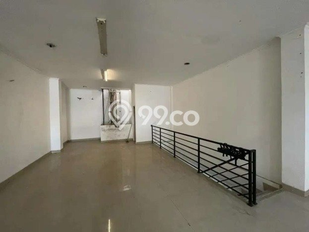 Ruko Dijual di Prime Area Jakarta Barat Luas 327m2 Ruko Dijual di Prime Area Jakarta Barat Luas 327m2