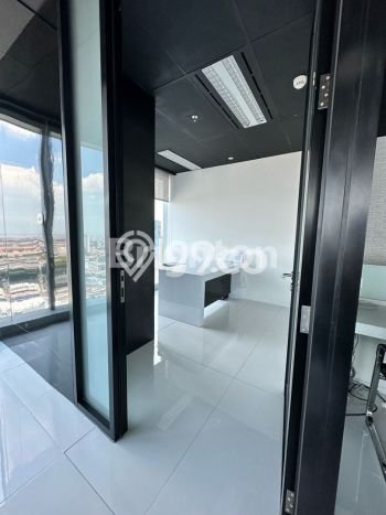 Disewakan Kantor Strategis di , Luas 134m2m², Lokasi Ramai Disewakan Kantor Strategis di , Luas 134m2m², Lokasi Ramai