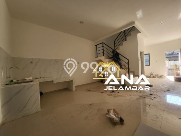 Untuk Dijual! Gudang di Jelambar Jakarta Barat LT 72m2 / LB 138m2 Kawasan Strategis Untuk Dijual! Gudang di Jelambar Jakarta Barat LT 72m2 / LB 138m2 Kawasan Strategis