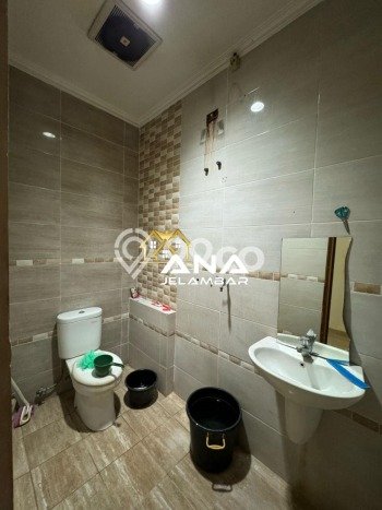Ruko Dijual di Prime Area Jakarta Barat Luas 120m2 Ruko Dijual di Prime Area Jakarta Barat Luas 120m2