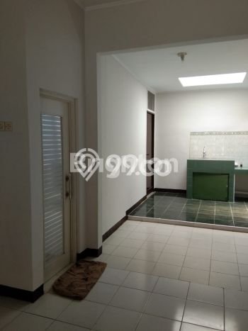 LOKASI STRATEGIS! Ruko di Beji, Luas 80m2m², Kawasan Bisnis LOKASI STRATEGIS! Ruko di Beji, Luas 80m2m², Kawasan Bisnis