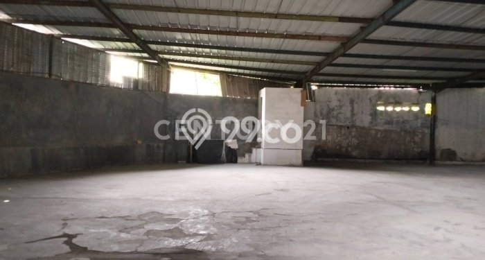 Gudang Disewa di Bandung dengan LB 500m2 Area Komersial Ramai Gudang Disewa di Bandung dengan LB 500m2 Area Komersial Ramai