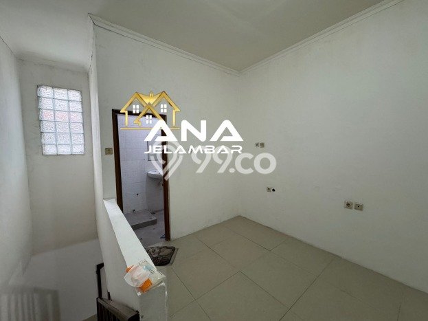 Ruko Dijual di Jakarta Barat LT 52m2 & LB 72m2 Lokasi Terbaik! Ruko Dijual di Jakarta Barat LT 52m2 & LB 72m2 Lokasi Terbaik!