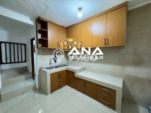 Unit Komersial Dijual di Jakarta Barat LT 52m2 & LB 72m2 Unit Komersial Dijual di Jakarta Barat LT 52m2 & LB 72m2