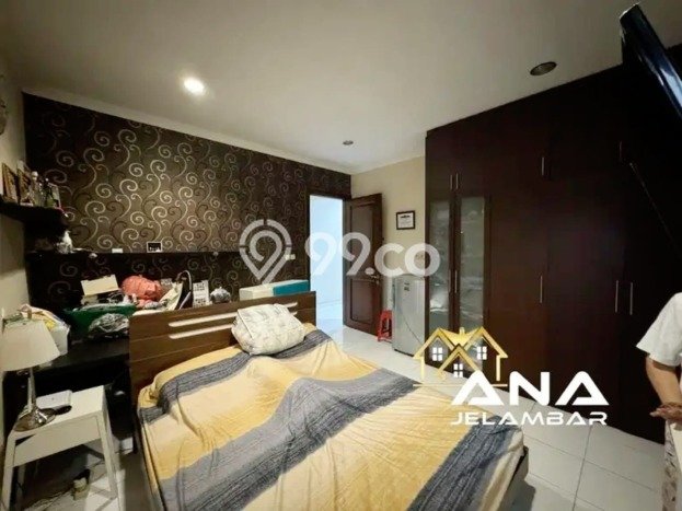 Unit Ruko Dijual di Jakarta Barat LT 142m2 & LB 497m2 Unit Ruko Dijual di Jakarta Barat LT 142m2 & LB 497m2