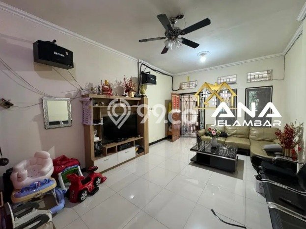Ruko Dijual di Jakarta Barat LT 80m2 & LB 180m2 Lokasi Terbaik! Ruko Dijual di Jakarta Barat LT 80m2 & LB 180m2 Lokasi Terbaik!