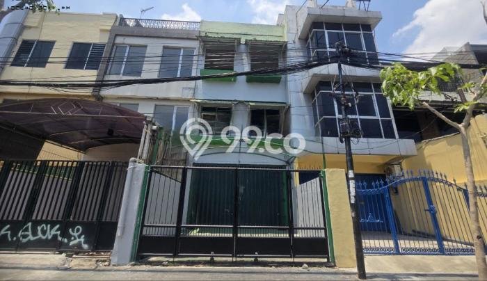 LOKASI PREMIUM! Ruko di , Luas 210m2m², Pusat Bisnis LOKASI PREMIUM! Ruko di , Luas 210m2m², Pusat Bisnis