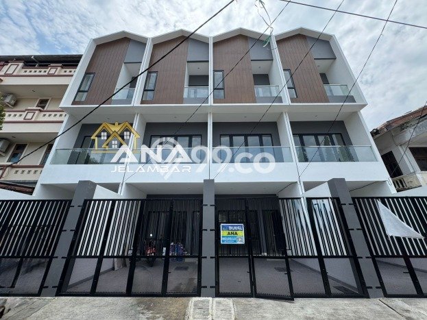 Untuk Dijual! Ruko di Jelambar Jakarta Barat LT 71m2 / LB 176m2 Kawasan Strategis Untuk Dijual! Ruko di Jelambar Jakarta Barat LT 71m2 / LB 176m2 Kawasan Strategis