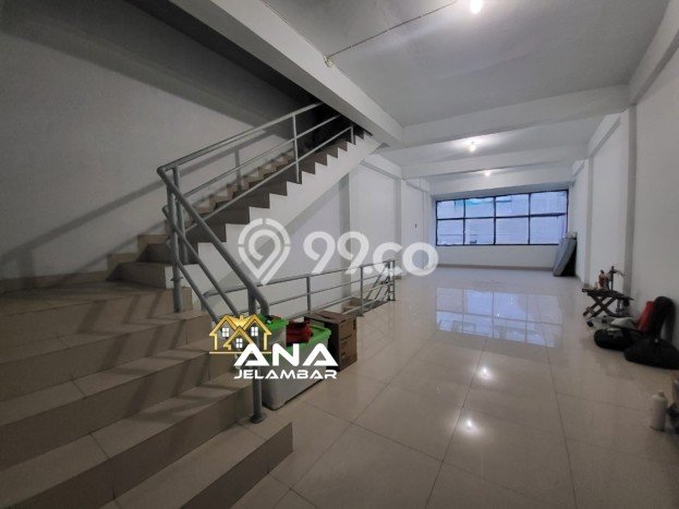 Ruko Disewa di Jakarta Barat dengan LB 263m2 Area Komersial Ramai Ruko Disewa di Jakarta Barat dengan LB 263m2 Area Komersial Ramai