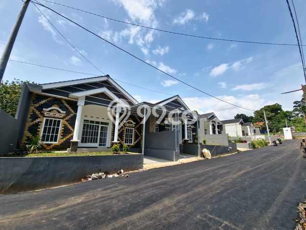 Rumah Modern LT 120m² Siap Huni di Kompleks Perumahan Gunung Pati, Semarang Rumah Modern LT 120m² Siap Huni di Kompleks Perumahan Gunung Pati, Semarang