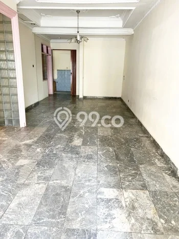 Disewakan! Rumah 3 Kamar Tidur &
2 Kamar Mandi di Daan Mogot, Jakarta Barat Disewakan! Rumah 3 Kamar Tidur &
2 Kamar Mandi di Daan Mogot, Jakarta Barat