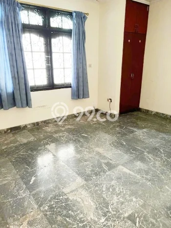 Disewakan! Rumah 3 Kamar Tidur &
2 Kamar Mandi di Daan Mogot, Jakarta Barat Disewakan! Rumah 3 Kamar Tidur &
2 Kamar Mandi di Daan Mogot, Jakarta Barat