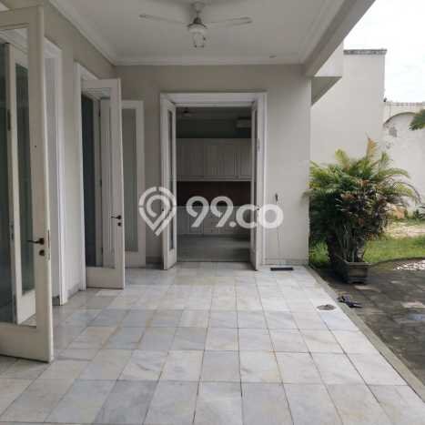 Hunian Modern dengan LT 1050m2 & LB 750m2 Disewakan di Lebak Bulus Hunian Modern dengan LT 1050m2 & LB 750m2 Disewakan di Lebak Bulus
