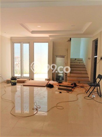 Rumah Siap Huni LT 180m² / LB 250m² di Kawasan Komersial Bintaro, Jakarta Selatan Rumah Siap Huni LT 180m² / LB 250m² di Kawasan Komersial Bintaro, Jakarta Selatan