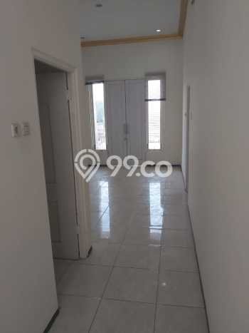 Rumah Strategis Modern Lb 180m2 di Singosari, Malang Rumah Strategis Modern Lb 180m2 di Singosari, Malang