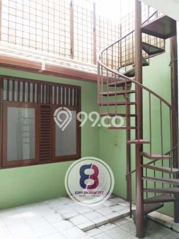 Hunian Nyaman Asri 2 KT Siap Huni di Bintaro Tangerang Selatan Hunian Nyaman Asri 2 KT Siap Huni di Bintaro Tangerang Selatan
