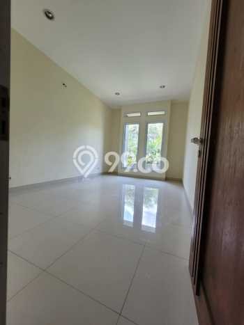 Rumah Elit LB 300m2 Siap Huni Desain Elegan di Sentul City, Bogor Rumah Elit LB 300m2 Siap Huni Desain Elegan di Sentul City, Bogor