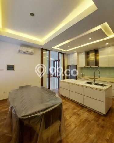 Rumah Strategis di Sektor 9-Bintaro, Tangerang Selatan, LT 180m² Bangunan 300m² - BISA KPR! Rumah Strategis di Sektor 9-Bintaro, Tangerang Selatan, LT 180m² Bangunan 300m² - BISA KPR!