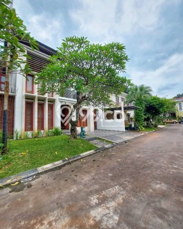 Rumah Strategis di Sektor 9-Bintaro, Tangerang Selatan, LT 180m² Bangunan 300m² - BISA KPR! Rumah Strategis di Sektor 9-Bintaro, Tangerang Selatan, LT 180m² Bangunan 300m² - BISA KPR!
