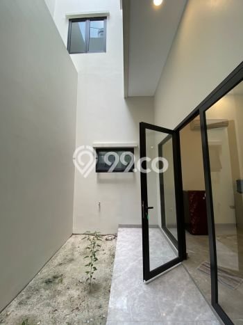 Ready to Use! Premium House LT 300m2 Desain Modern di Lebak Bulus Ready to Use! Premium House LT 300m2 Desain Modern di Lebak Bulus