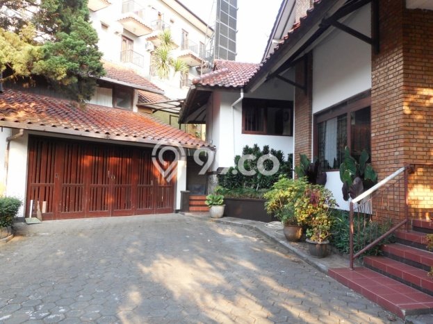 Jual Rumah Mewah Elegan Dengan View Eksklusif di Dago, Bandung Jual Rumah Mewah Elegan Dengan View Eksklusif di Dago, Bandung