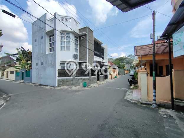 Rumah Lokasi Strategis area Manahan, Solo, LT 98m² LB 200m² Rumah Lokasi Strategis area Manahan, Solo, LT 98m² LB 200m²