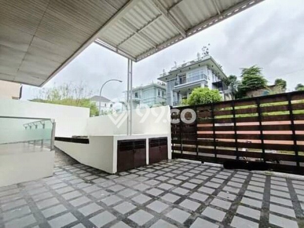 Hunian Mewah LB 350m2 Siap Pakai Desain Elegan di Sentul City, Bogor Hunian Mewah LB 350m2 Siap Pakai Desain Elegan di Sentul City, Bogor