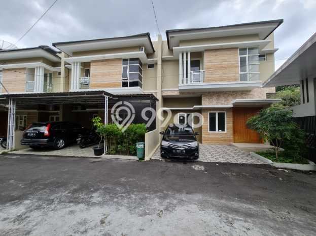 DIJUAL CEPAT! Rumah Ready Stock Area Strategis Laweyan, Luas 112m² Bangunan 170m² DIJUAL CEPAT! Rumah Ready Stock Area Strategis Laweyan, Luas 112m² Bangunan 170m²