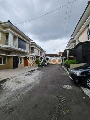 DIJUAL CEPAT! Rumah Ready Stock Area Strategis Laweyan, Luas 112m² Bangunan 170m² DIJUAL CEPAT! Rumah Ready Stock Area Strategis Laweyan, Luas 112m² Bangunan 170m²