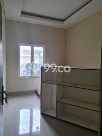 DIJUAL CEPAT! Rumah Ready Stock Area Strategis Laweyan, Luas 112m² Bangunan 170m² DIJUAL CEPAT! Rumah Ready Stock Area Strategis Laweyan, Luas 112m² Bangunan 170m²