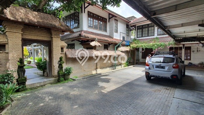 Ready to Use! Luxury House LT 1400m2 Desain Elegan di Renon Ready to Use! Luxury House LT 1400m2 Desain Elegan di Renon