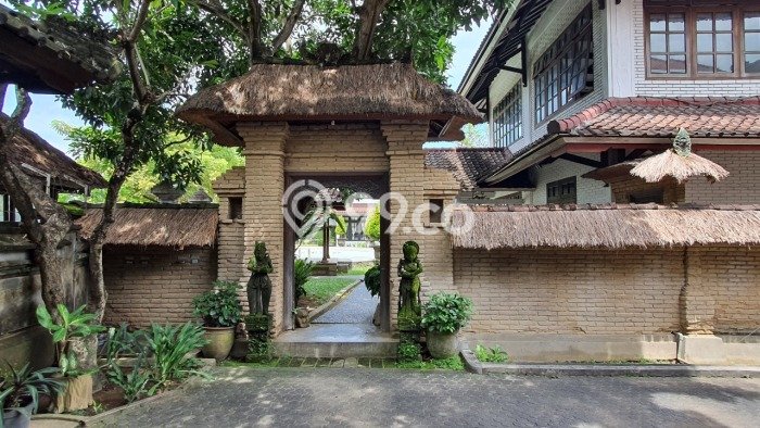 Rumah Modern area Renon, Denpasar, Luas 1400m² Bangunan 750m² Rumah Modern area Renon, Denpasar, Luas 1400m² Bangunan 750m²