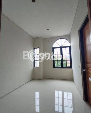 PROMO TERBATAS! Rumah Berkualitas area Rungkut, Surabaya, Luas 67m² Bangunan 100m² PROMO TERBATAS! Rumah Berkualitas area Rungkut, Surabaya, Luas 67m² Bangunan 100m²