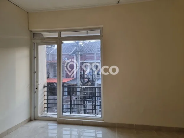 Disewakan! Rumah 2 Kamar Tidur &
2 Kamar Mandi di Taman Surya, Jakarta Barat Disewakan! Rumah 2 Kamar Tidur &
2 Kamar Mandi di Taman Surya, Jakarta Barat
