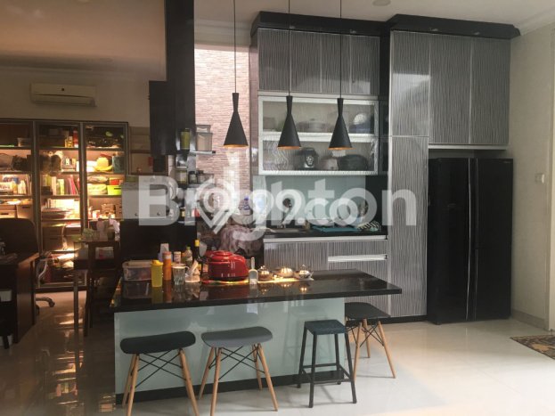 Rumah 4 KT 3 KM Fasilitas Kolam Renang di Pakuwon City, Surabaya Rumah 4 KT 3 KM Fasilitas Kolam Renang di Pakuwon City, Surabaya