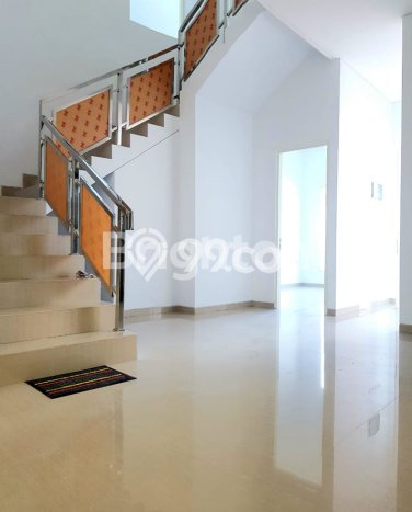 HARGA SPESIAL! Rumah Minimalis area Pakuwon City, Surabaya, LT 160m² LB 279m² BISA KPR! HARGA SPESIAL! Rumah Minimalis area Pakuwon City, Surabaya, LT 160m² LB 279m² BISA KPR!