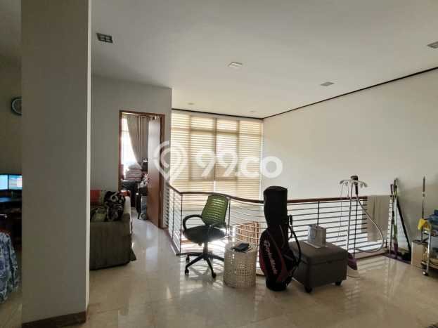 For Sale! Luxury House LT 168m2 Desain Elegan di Setra Duta For Sale! Luxury House LT 168m2 Desain Elegan di Setra Duta