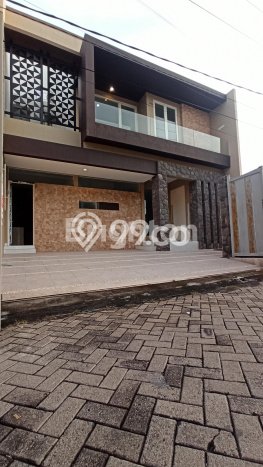 For Sale! Premium House LT 145m2 Desain Elegan di Manyar For Sale! Premium House LT 145m2 Desain Elegan di Manyar