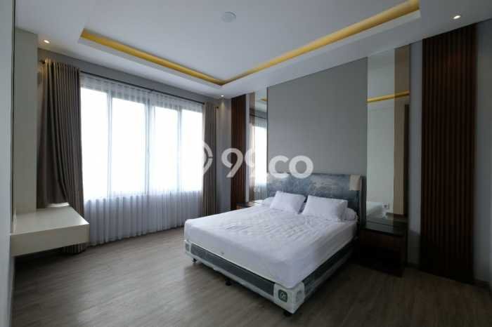 For Sale! Luxury House LT 214m2 Desain Elegan di Modernland For Sale! Luxury House LT 214m2 Desain Elegan di Modernland
