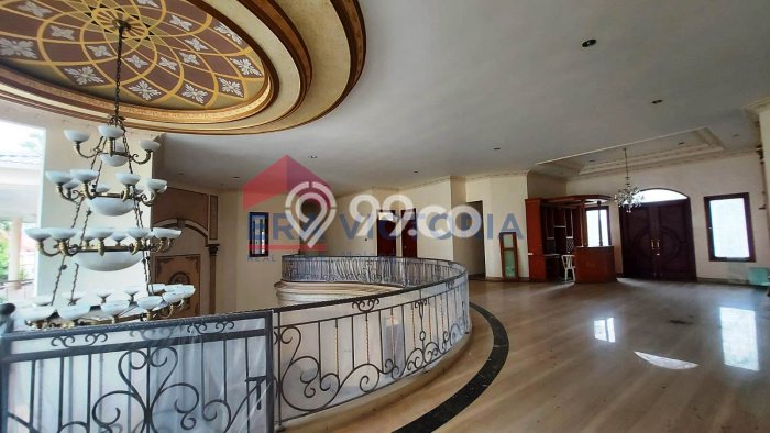 Rumah Elit LB 1200m2 Siap Pakai Desain Elegan di Araya, Malang Rumah Elit LB 1200m2 Siap Pakai Desain Elegan di Araya, Malang