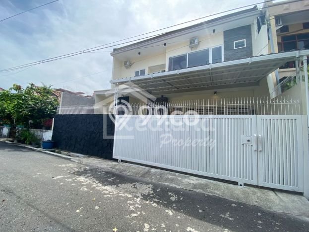 Rumah Elit Modern Tanpa Renovasi di Pleburan Semarang Rumah Elit Modern Tanpa Renovasi di Pleburan Semarang