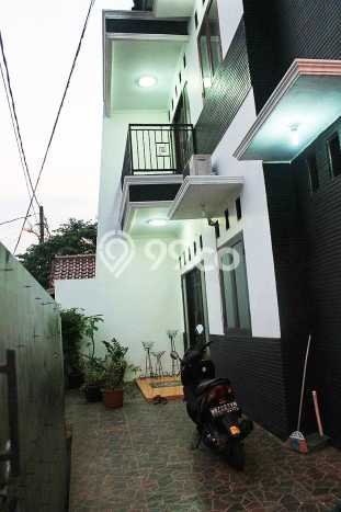Ready to Use! Premium House LT 200m2 Desain Modern di Pondok Kelapa Ready to Use! Premium House LT 200m2 Desain Modern di Pondok Kelapa