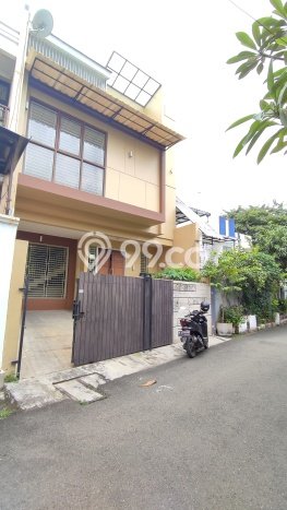 Dijual Hunian Rumah Terawat 3 Kamar di Tomang, Jakarta Barat Dijual Hunian Rumah Terawat 3 Kamar di Tomang, Jakarta Barat