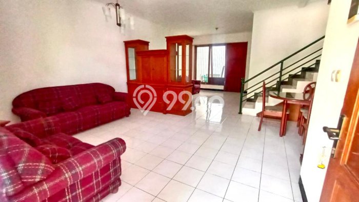 Disewakan! Rumah 4 Kamar Tidur &
2 Kamar Mandi di Setra Duta, Bandung Disewakan! Rumah 4 Kamar Tidur &
2 Kamar Mandi di Setra Duta, Bandung