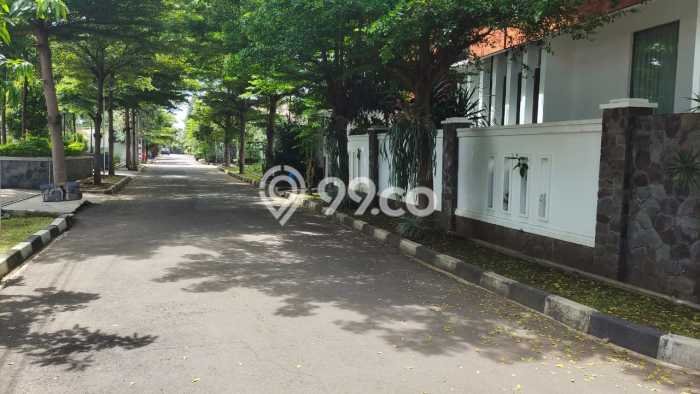 Rumah di Antapani, Bandung, Luas 298m² LB 381m² Rumah di Antapani, Bandung, Luas 298m² LB 381m²