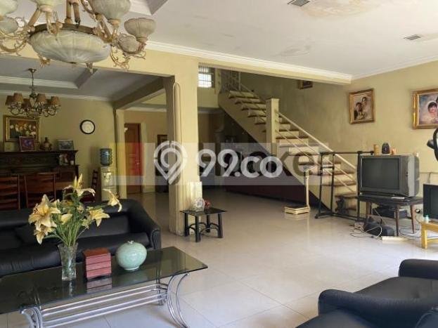 Rumah Strategis dengan 10 Kamar Tidur di Lokasi Tomang, Jakarta Barat Rumah Strategis dengan 10 Kamar Tidur di Lokasi Tomang, Jakarta Barat